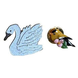 2a- Lot Of 2 Bird Pins / Swan/ Yellow Bird